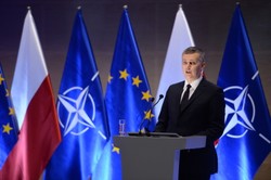 Zabawna wpadka Siemoniaka. Pomylił lampkę z mikrofonem... WIDEO