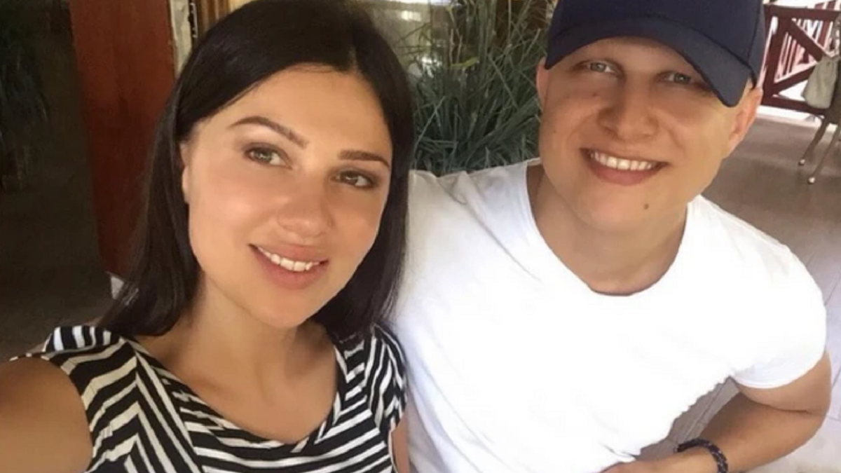 BRAT JE NE ISPRAĆA U ELITU Stanija ulazi u rijaliti i NIJE JOJ DOBRO, a sad se oglasio Sani Dobrojević i pokazao gde se nalazi: Sestra mu nije blizu (FOTO)