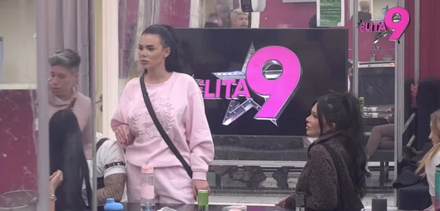 Malo ko može da poveruje koliko je zapravo Stanija Dobrojević starija od Anite Stanojlović! Danas čašćavaju jedna drugu uvredama da su KOKOŠINJAC i DOUJUČERAŠNJI KOMENTATOR