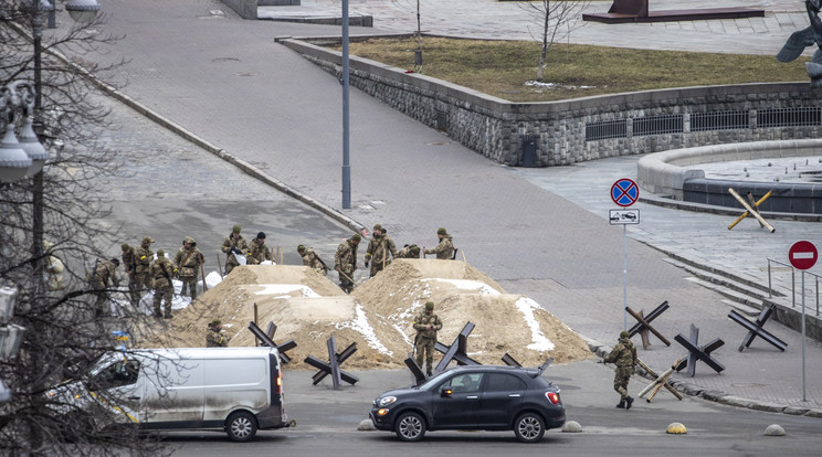 Az ukrán harcosok teljes készültségben állnak / Fotó: GettyImages