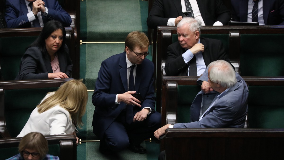 Śmierć ciężarnej w Pszczynie. Nowogrodzka zaleca politykom PiS ostrożność