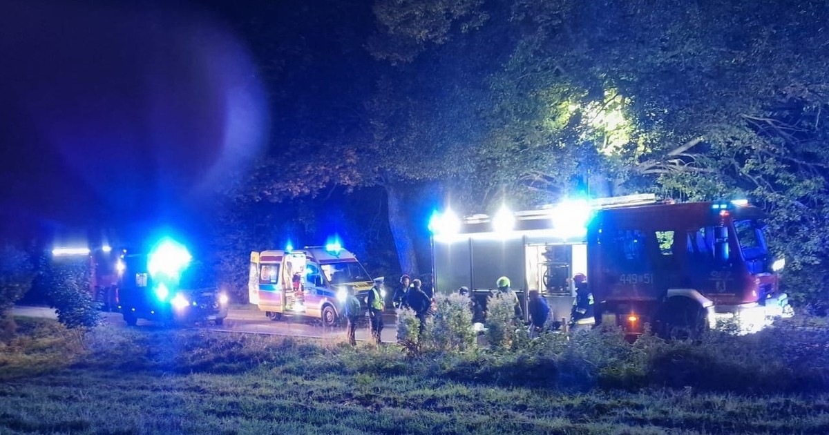 Wypadek w Łebieńskiej Hucie. Wjechał w nastolatków. "Kierowcy jeżdżą tam na wyścigi"