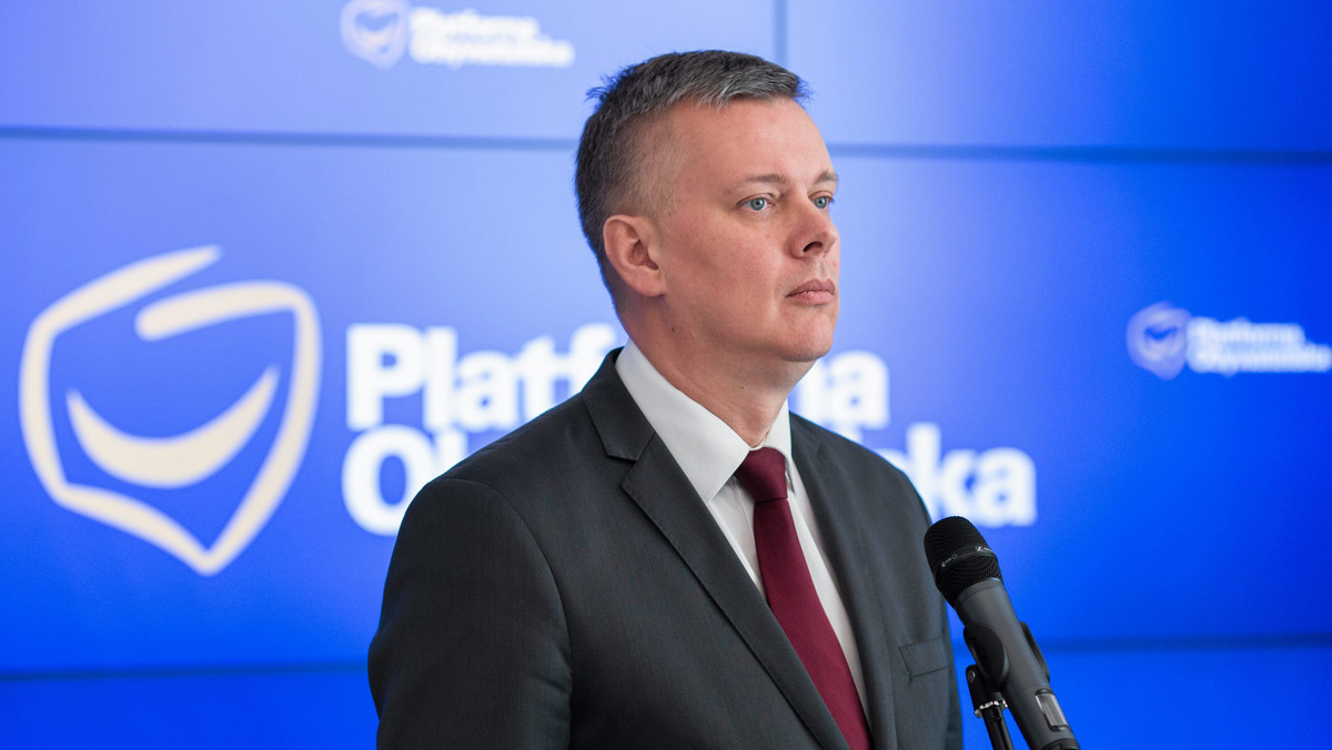 Tomasz Siemoniak skomentował sprawę zniszczonych dokumentów dotyczących katastrofy smoleńskiej. - Ktoś postąpił wedle instrukcji. Biurokracja to nie sentymenty, trzeba wyjaśnić, co było w tym dokumencie, czy było coś ważnego, czy nie. Najprawdopodobniej nie było tam nic ważnego - stwierdził były szef MON na antenie RMF FM.