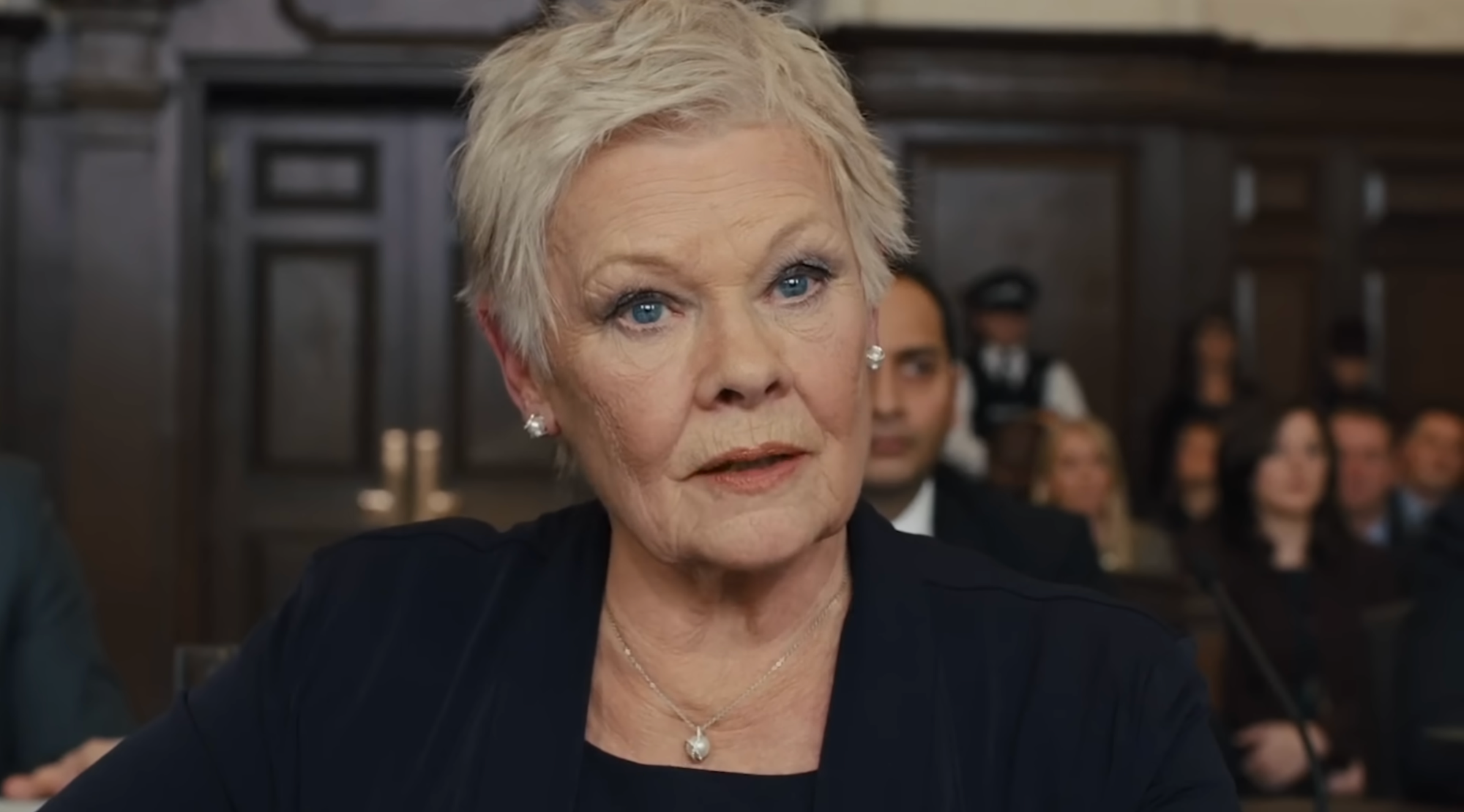 Britská herečka Judi Dench vo filme Skyfall. 