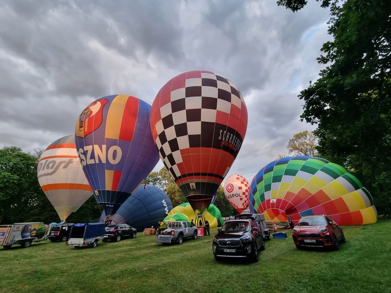 II Zawody Balonowe "In The Silesian Sky" - start balonów o świcie z pszczyńskiego parku zamkowego - 25.06.2022 r. - autor: wpk / pless.pl