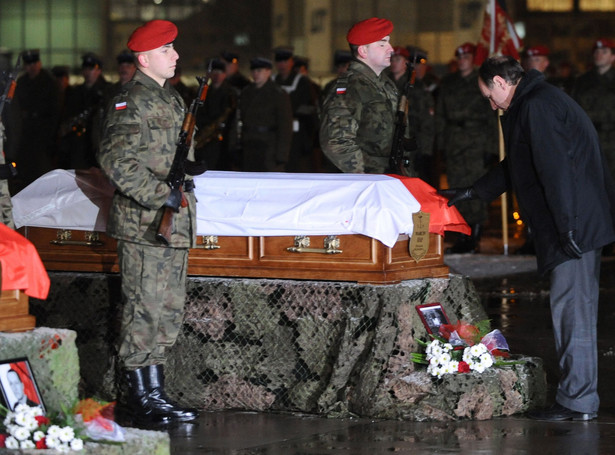 Trumny z ciałami poległych w Afganistanie już w Polsce