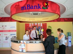 Banki rezygnują z opłat za przelewy