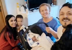 Daniel Kajmakoski sa porodicom