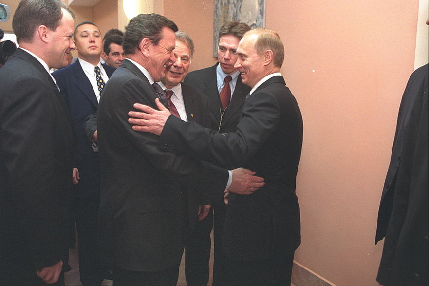 Gerhard Schröder i Władimir Putin—Petersburg, 2001 r.