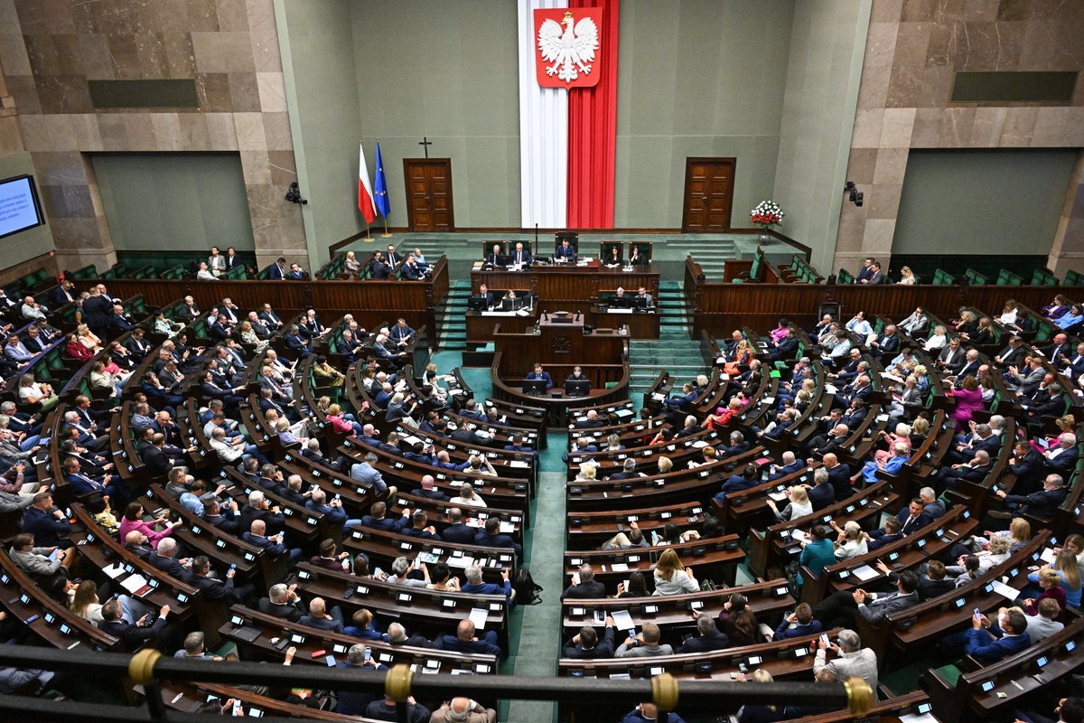 Większe pieniądze dla posłów. Szykują sobie podwyżki. Oto konkretne kwoty