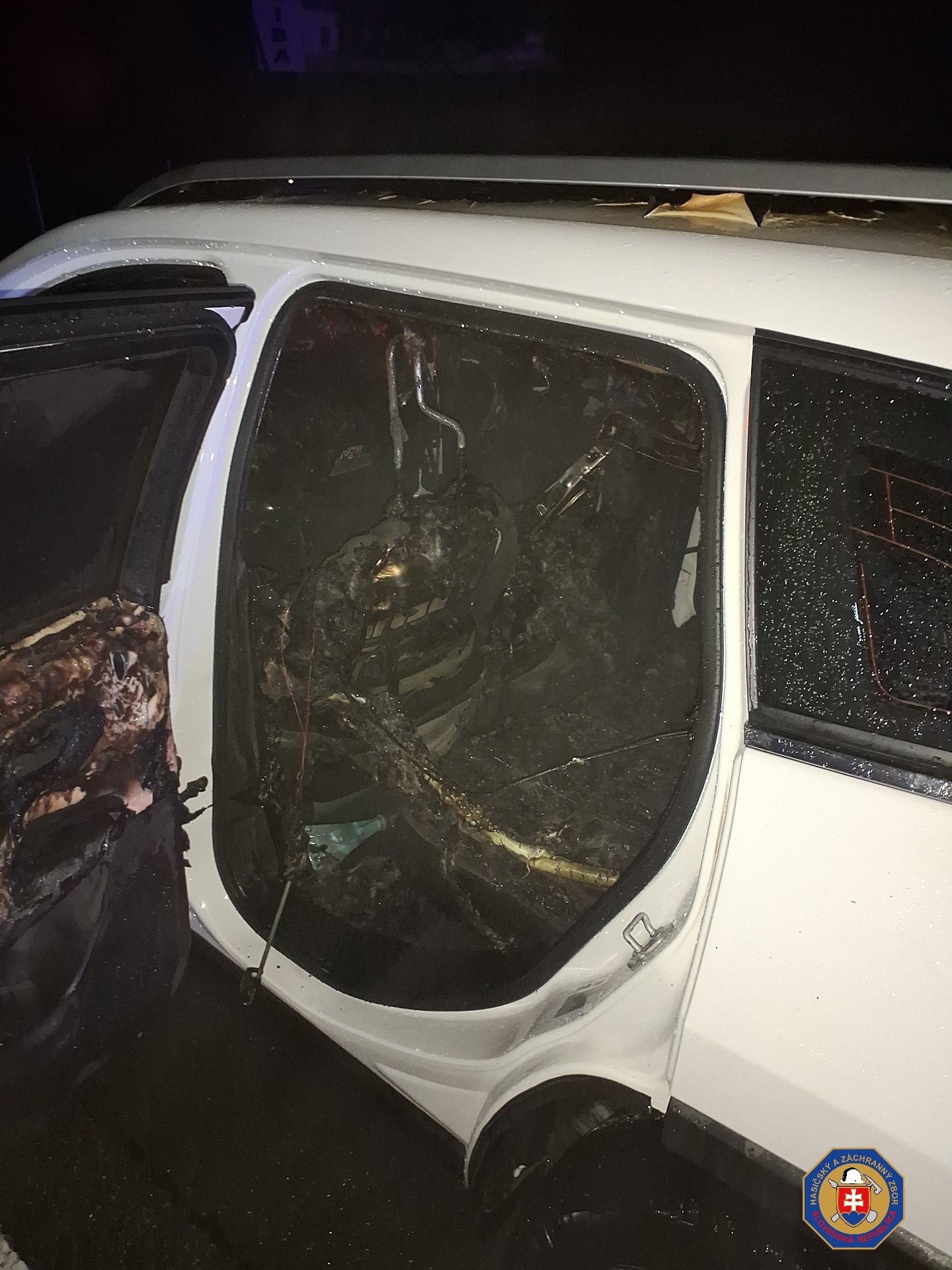  Na R1 pri Žiari nad Hronom zasahovali hasiči pri požiari automobilu.