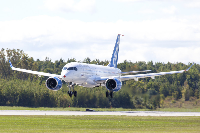 Bombardier CS100 - pierwszy lot