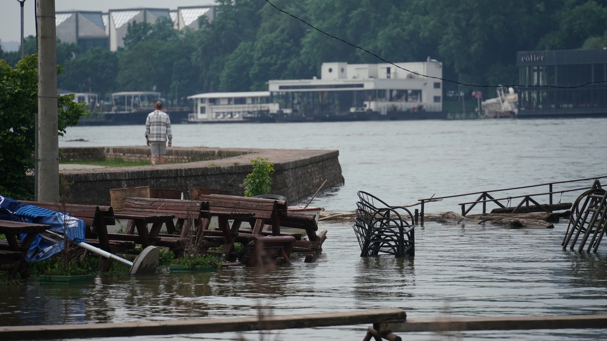 Izbegnuta tragedija na Dunavu u Beogradu: Poznato zbog čega se otkačio splav sa 300 ljudi