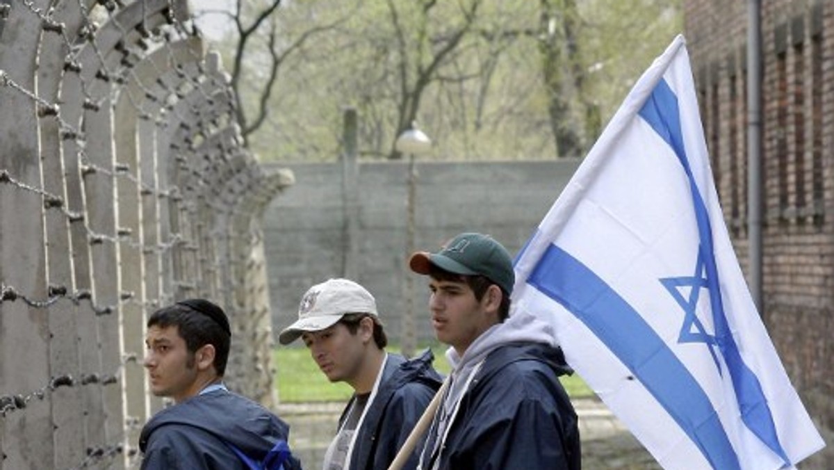 Internetową wizytówką estońskiej firmy gazowej GasTerm było zdjęcie przedstawiające bramę wjazdową niemieckiego obozu koncentracyjnego Auschwitz-Birkenau z napisem "Arbeit macht frei" - informuje "Nasz Dziennik".