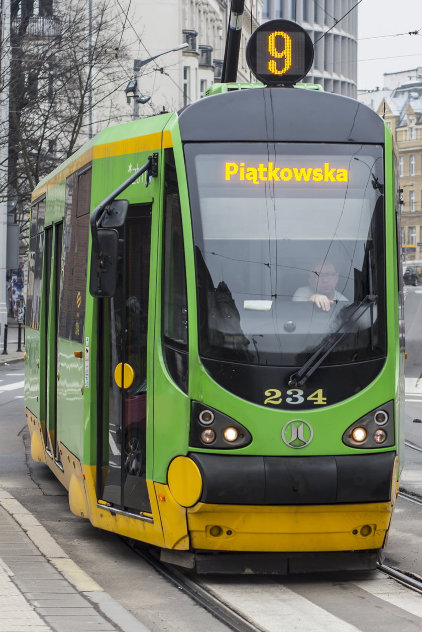 Mieszkańcy i radni krytykują przetarg na dostawę nowych tramwajów