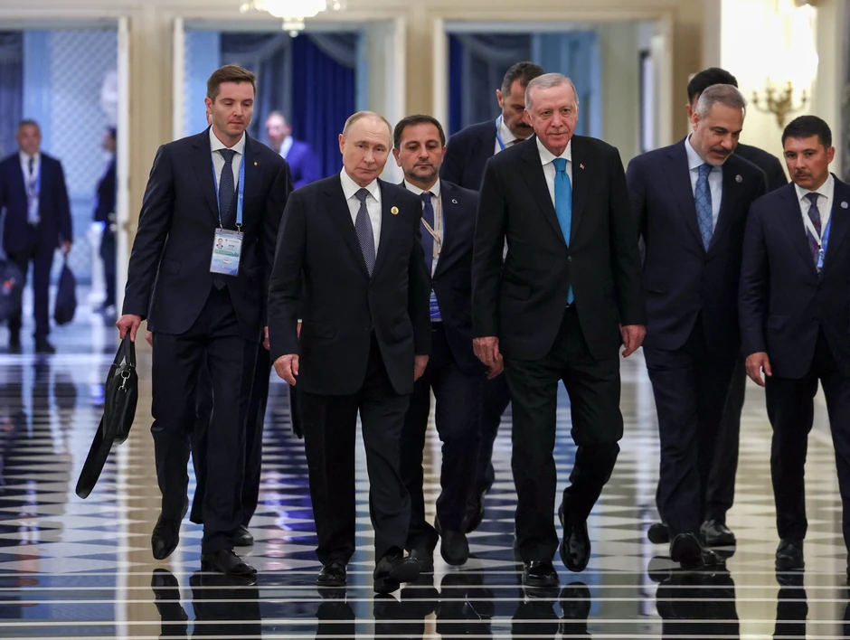 Peti samit Šangajske organizacije za saradnju (ŠOS) privukao je političke "teškaše" među kojima su ruski predsednik Vladimir Putin, indijski premijer Narendra Modi i turski predsednik Redžep Tajip Erdogan