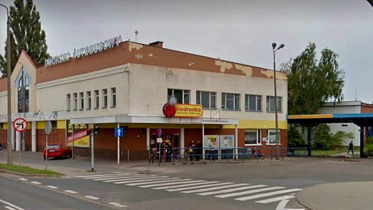 Sklep "Biedronka" mieszczący się w budynku dawnego dworca PKS w Świeciu nad Wisłą, był otwarty niezgodnie z prawem - tak ustaliła Inspekcji Pracy w Bydgoszczy.