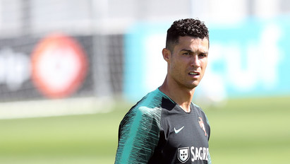 Cristiano Ronaldo exe egy egész focicsapatot vett magának