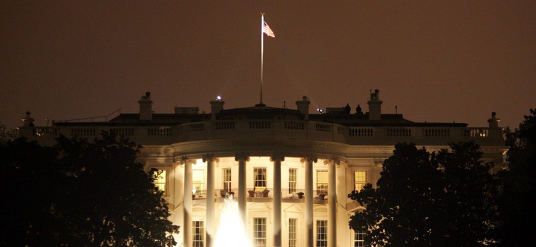 "Dwa wybuchy w Białym Domu. Obama ranny". Hakerzy zaatakowali