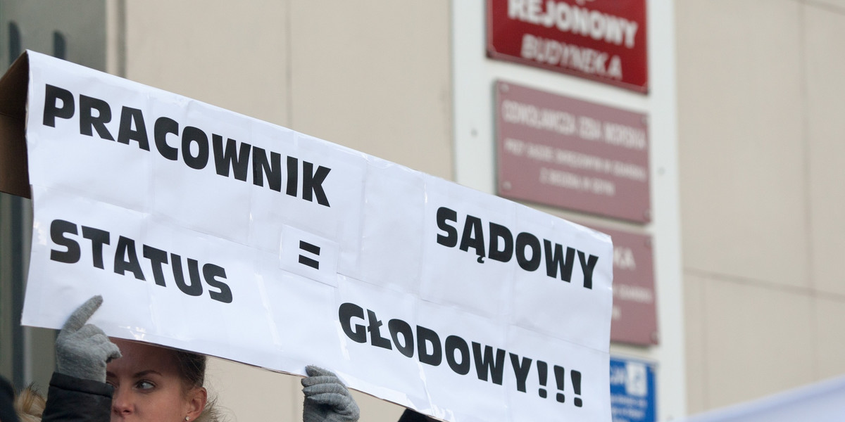 Protest pracowników sądu rejonowego w Gdyni