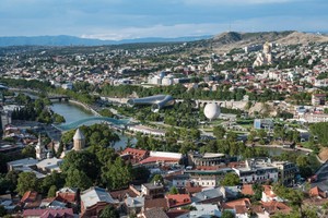 Najazd Rosjan na Gruzję. Masowo kupują mieszkania i rejestrują firmy. Zachęca kremlowska propaganda