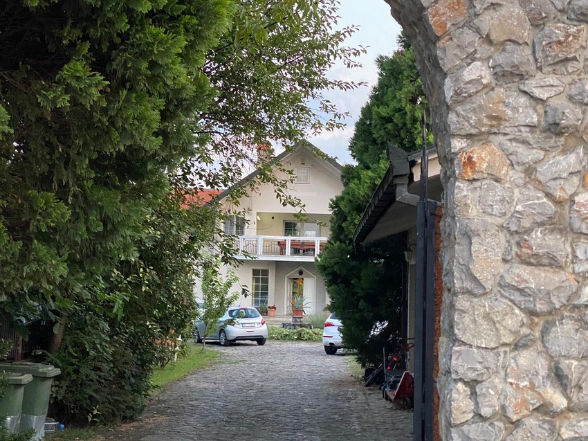 Kuća u Surčinu, Goca Božinovska