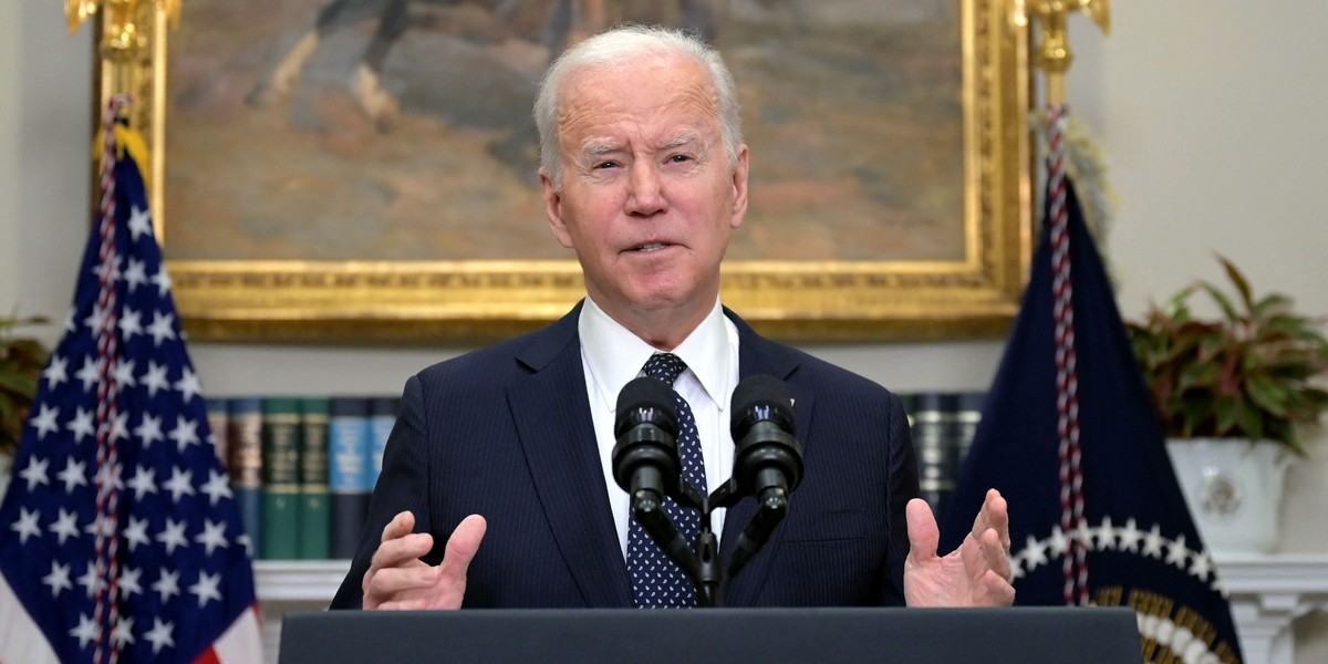 - Prezydent USA Joe Biden wkrótce podpisze rozporządzenie o nałożeniu sankcji zabraniających inwestycji i handlu z osobami w samozwańczych "republikach ludowych" w Donbasie - zapowiedziała rzeczniczka Białego Domu Jen Psaki.