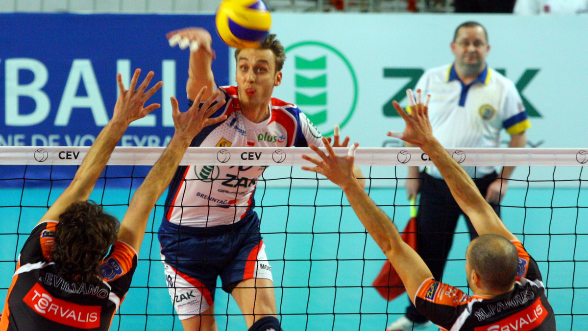 - Wszyscy zawodnicy ZAKSA, oprócz Sebastiana Świderskiego i Patryka Czarnowskiego, są gotowi na niedzielny mecz z PGE Skrą Bełchatów. Do składu wraca Antonin Rouzier, który ostatnio pauzował - powiedział drugi trener ekipy z Kędzierzyna Andrzej Kubacki.