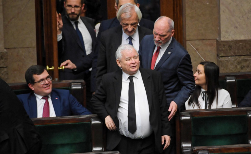 PiS Jarosław Kaczyński, Porozumienia - Jarosław Gowin i Solidarnej Polski - Zbigniew Ziobro podpisali nową umowę koalicyjną w ramach Zjednoczonej Prawicy