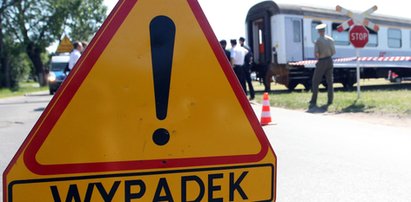 Tragedia na niestrzeżonym przejeździe kolejowym. Nie żyją dwie osoby