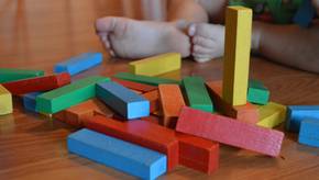 Beliebte Holzbausteine für Kinder im Vergleich