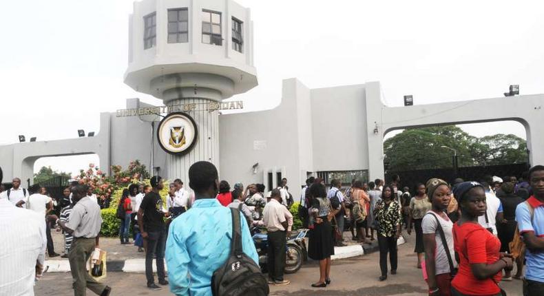 Students at the entrance of the University of Ibadan (Guardian)