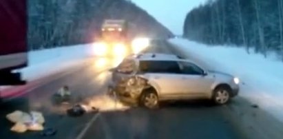 Ciężarówka uderzyła w auto. A z niego wypadło... dziecko! WIDEO