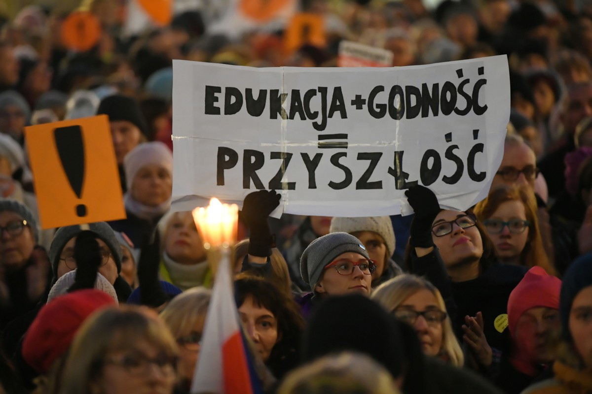 PiS szykuje się do zwiększenia pensum, ale po wyborach. "Nikt nie chciał drażnić lwa"