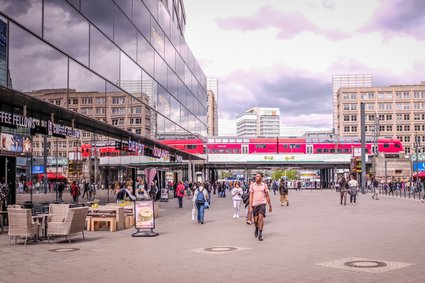 Młodzi Niemcy żyją zwykle na koszt rodziców. A czasem na koszt państwa