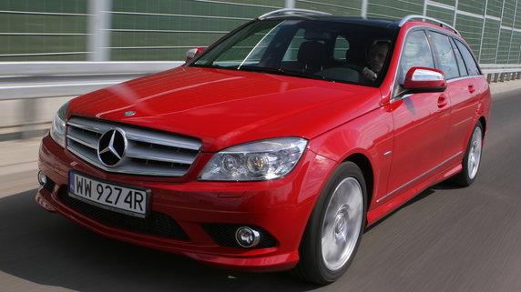 Mercedes klasy C III W204 (2007-15) – 29 900 zł za 2009 r.
