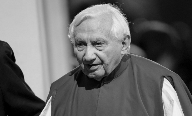 epa08520016 (FILE) - Georg Ratzinger, brother of Pope Benedict XVI, attends vesper prayers inside the Basilica of Mariazell, Austria 08 September 2007 (reissued 01 July 2020). According to media reports citing sources in the Regensburg diocese, Georg Ratzinger has died aged 94 in Regensburg on 01 July 2020. EPA/HELMUT FOHRINGER AUSTRIA OUT Dostawca: PAP/EPA.