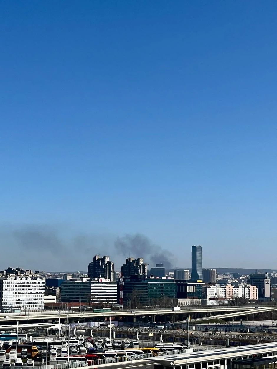Gust crni dim vidi se sa Novog Beograda