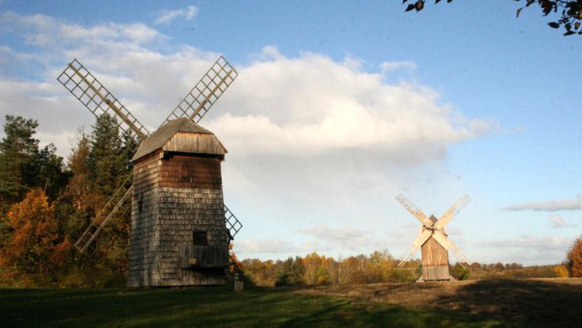 Muzeum Budownictwa Ludowego w Olsztynku, bardziej znane, jako olsztynecki skansen, ma sto lat. Podczas uroczystych obchodów jubileuszu muzeum wzbogaciło się o nowy obiekt - plebanię ewangelicką wyposażoną w sprzęty z lat 30. XX wieku.