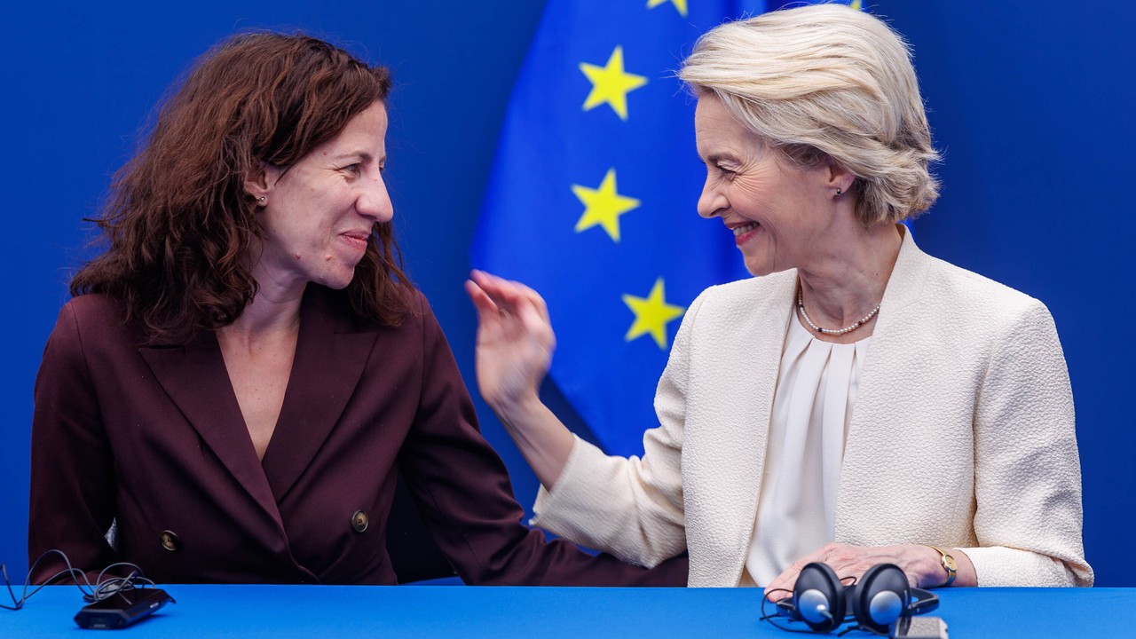 Pod fasadą uprzejmości w Komisji Europejskiej toczy się batalia o unijny budżet. 