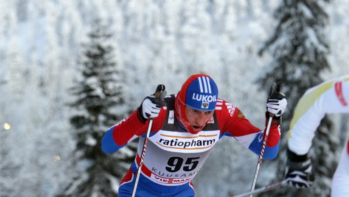 Aleksander Legkow po doskonałym biegu wygrał w Kuusamo rywalizację w biegu na 15 km techniką klasyczną na dochodzenie. Rosjanin był bohaterem zawodów, bowiem startował dopiero z piątej pozycji, a rywalizację ukończył z dziesięciosekundową przewagą nad drugim Dario Cologną.