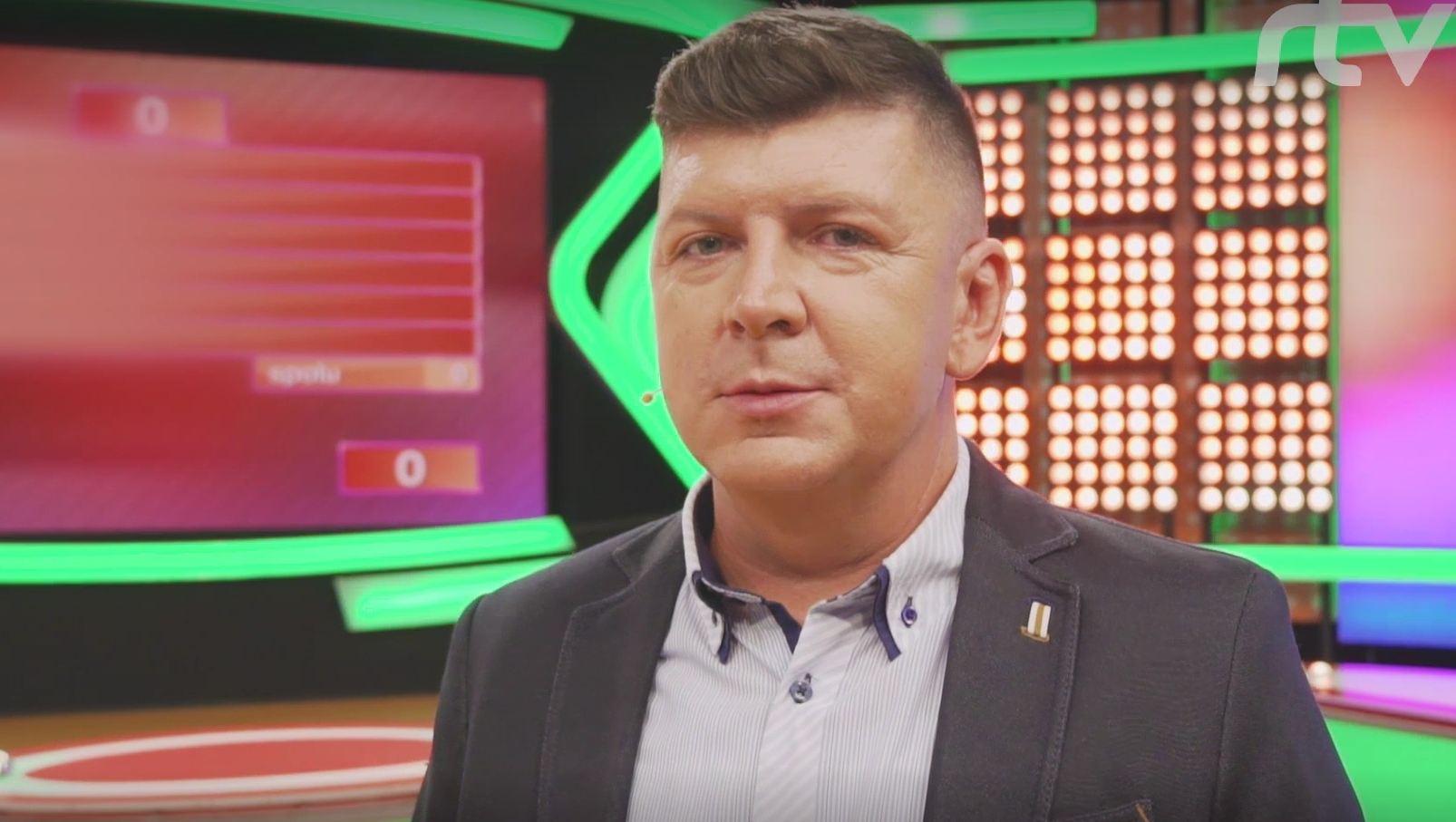 Moderátor Andrej Bičan. 