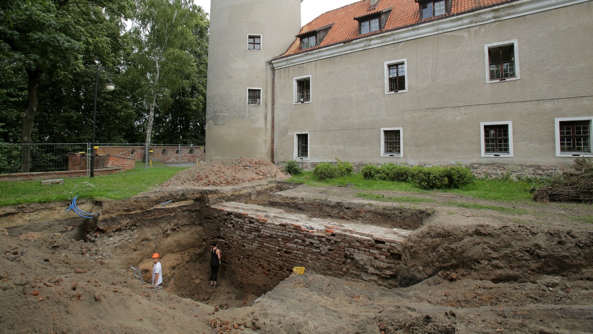 Wykopaliska archeologiczne na terenie zamku w Pasłęku