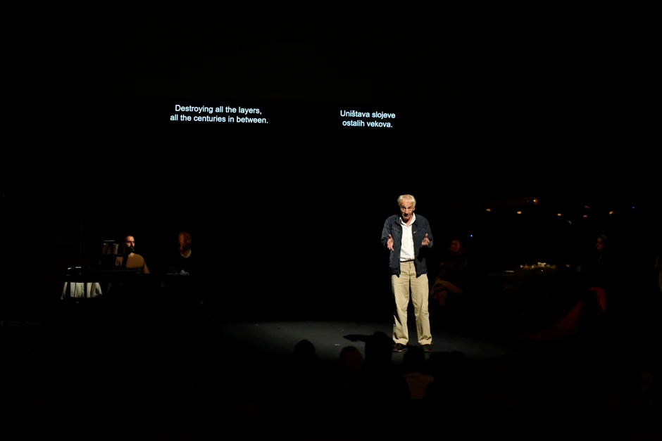 Iz predstave "Big in Bombay"