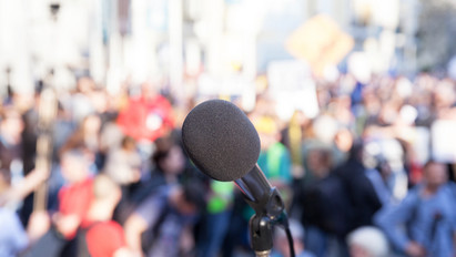 Több száz újságíró tüntet a médiaszabadságért Zágrábban