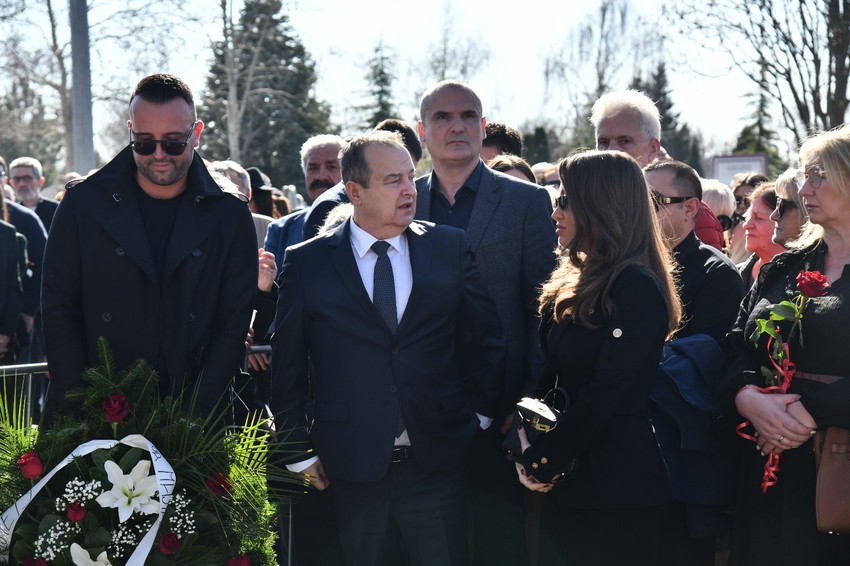 Ivica Dačić i Milica Jokić došli na sahranu Popoviću