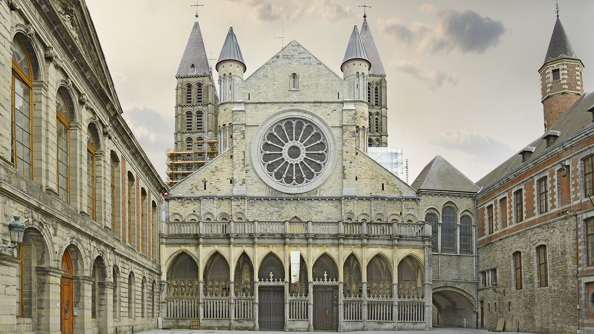 Katedra Notre-Dame w Tournai to imponujący zabytek Belgii, położony w południowo-zachodniej części kraju. Katedra diecezji Tournai jest uznawana za najpiękniejszy budynek sakralny na terenie Belgii oraz zaliczana do najwspanialszych katedr na świecie. Katedra Notre-Dame w Tournai ze względu na swoje wyjątkowe walory zabytkowe i historyczne została wpisana na listę Światowego Dziedzictwa UNESCO.