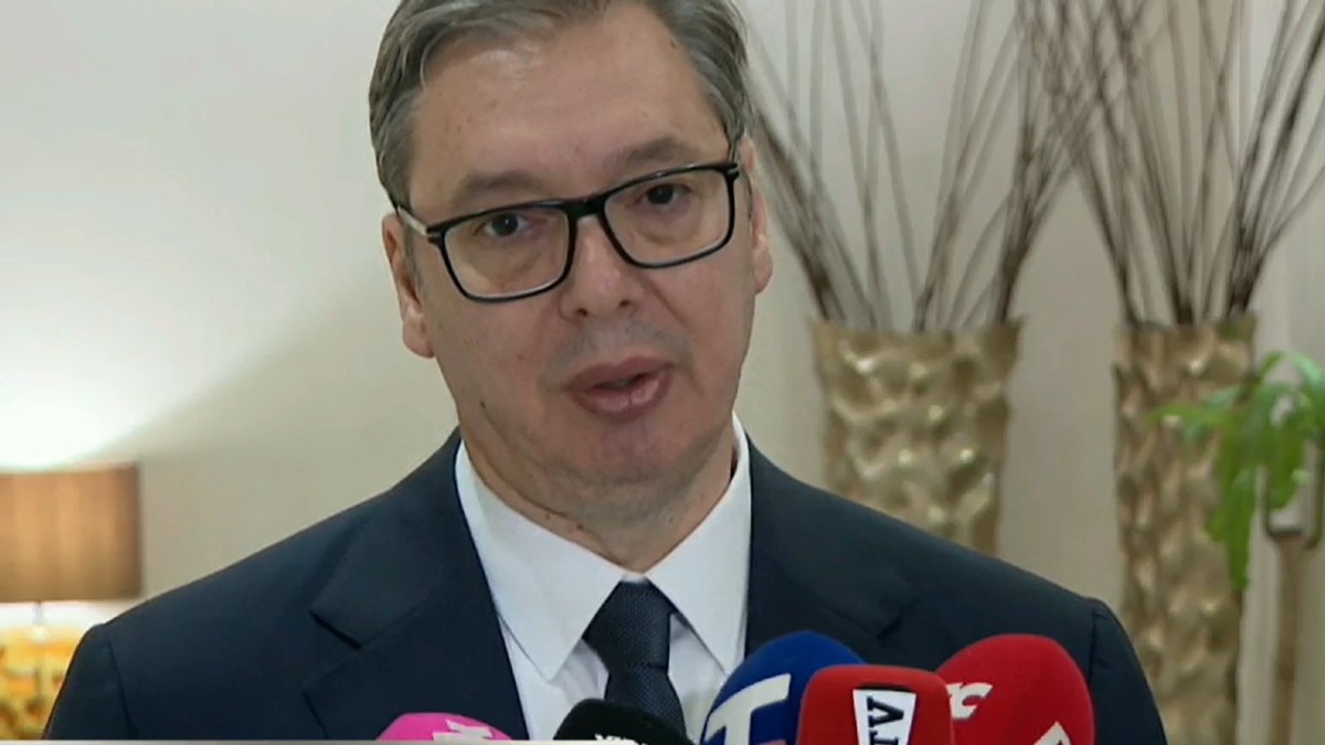 Vučić, Baku