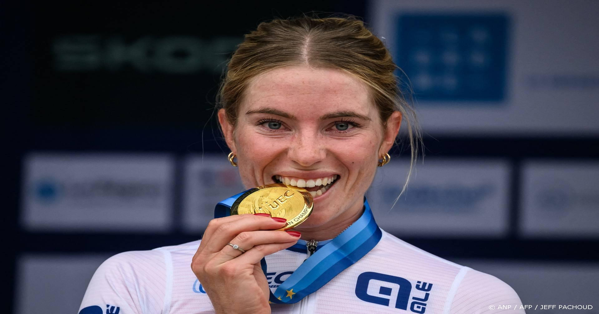 Demi Vollering pakt eerste EK-titel wielrennen na solozoege