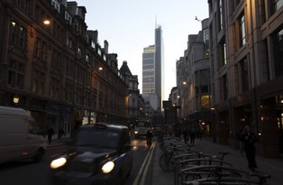 Wielka Brytania pójdzie drogą USA? Noblista: grozi jej ekstremalny wzrost nierówności